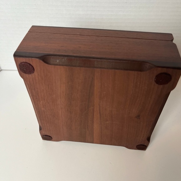 Wooden storage box - Picture 3 of 3